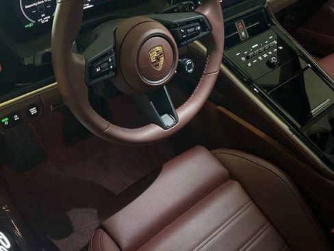 Certified 2024 Porsche Panamera 4 image 4