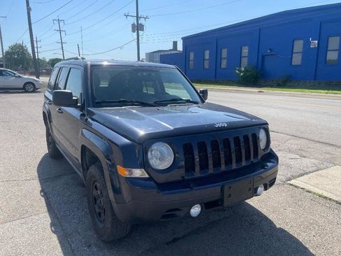 Used 2014 Jeep Patriot Sport w/ Power Value Group AWD/4WD image 2