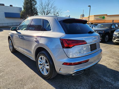 Used 2023 Audi Q5 2.0T Premium w/ Convenience Package image 3