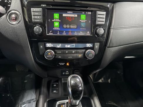 Used 2018 Nissan Rogue SL w/ Premium Package image 20