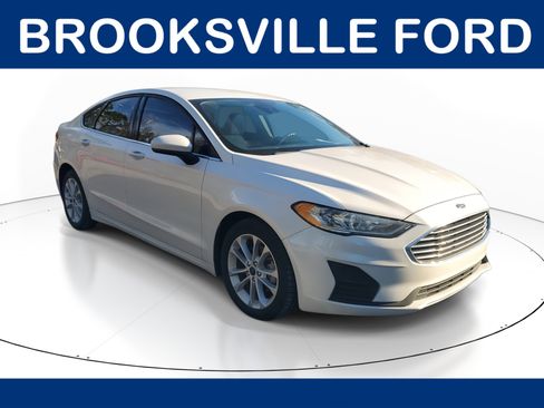 Used 2020 Ford Fusion SE image 1