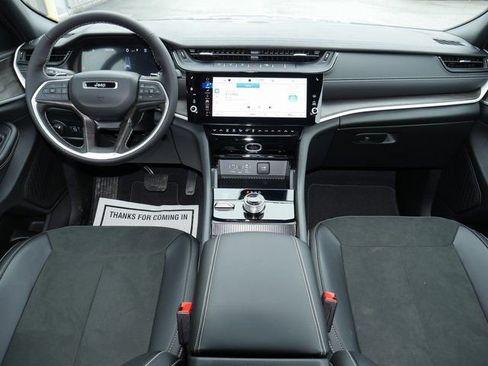New 2026 Jeep Grand Cherokee Altitude image 8