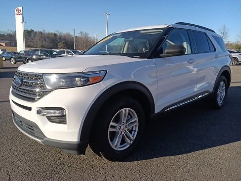 Used 2023 Ford Explorer XLT w/ Equipment Group 202A image 7