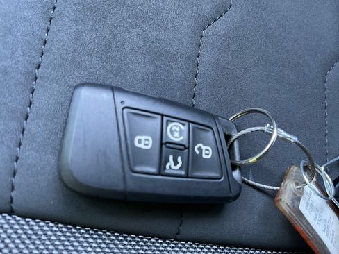 Used 2026 Volkswagen Taos SE AWD/4WD image 25