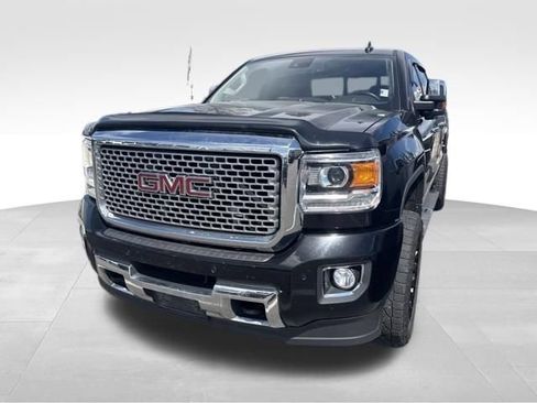 Used 2017 GMC Sierra 2500 Denali AWD/4WD image 2