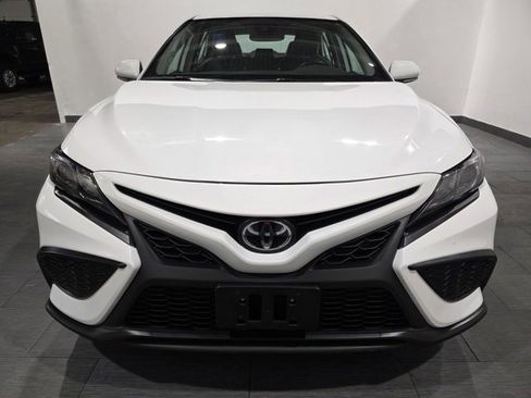 Used 2024 Toyota Camry SE image 8