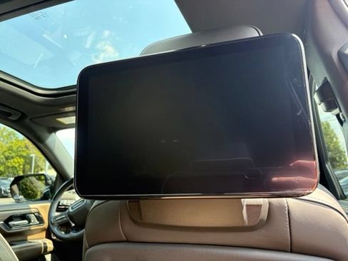 Used 2025 GMC Yukon Denali Ultimate w/ LPO, Floor Liner Package AWD/4WD image 22