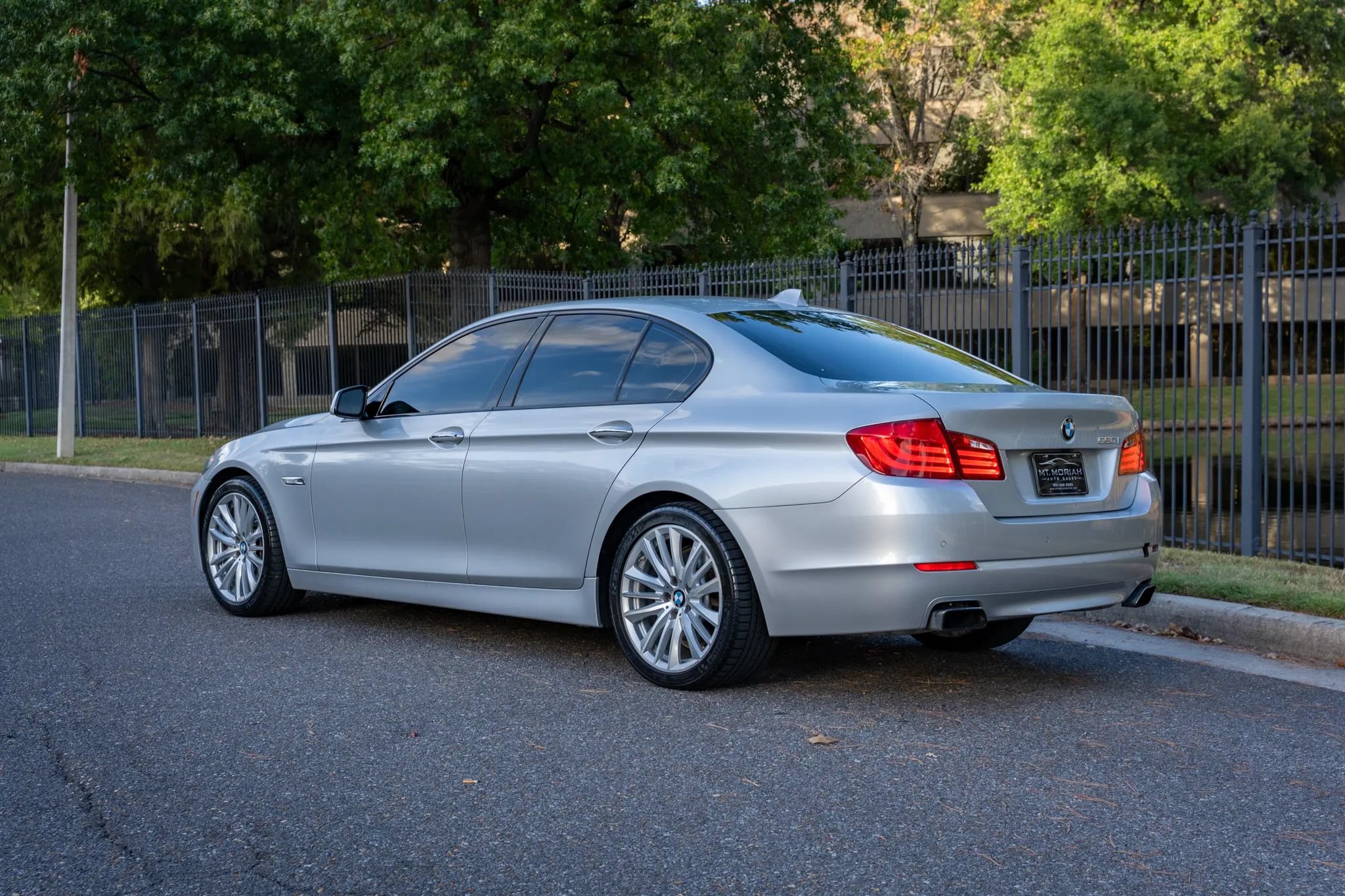 Used 2011 BMW 550i Sedan RWD image 8