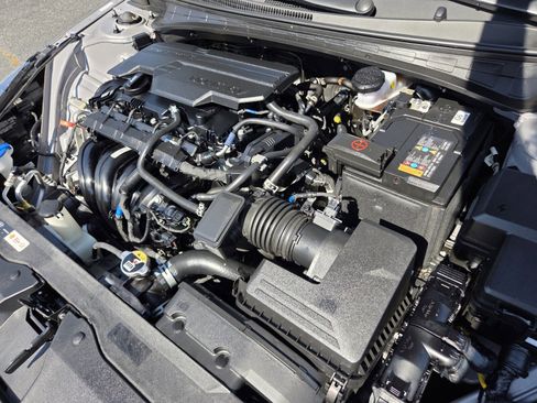 Used 2023 Hyundai Elantra SEL image 26