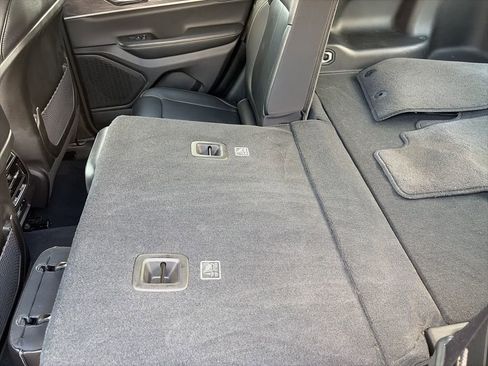 Used 2023 Jeep Grand Cherokee Limited image 45