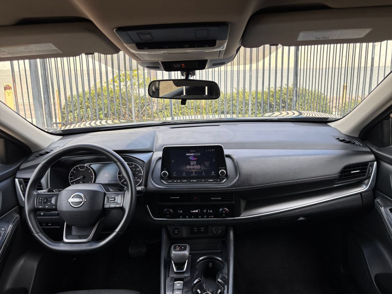 Used 2025 Nissan Rogue SV FWD image 34