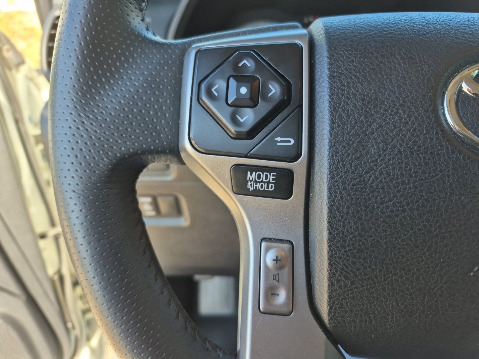 Used 2019 Toyota 4Runner SR5 AWD/4WD image 16