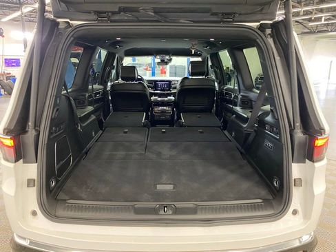 Used 2023 Jeep Wagoneer Series II w/ Flexible Seating Group image 41