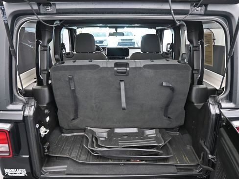 Used 2025 Jeep Wrangler Sport image 33