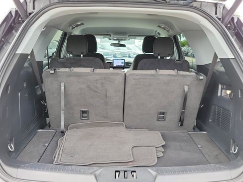 Used 2024 Ford Explorer XLT RWD image 15