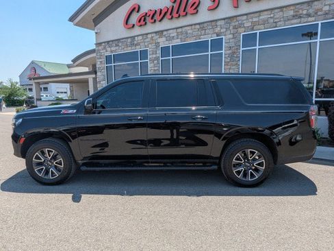 Used 2021 Chevrolet Suburban Z71 w/ Luxury Package AWD/4WD image 2