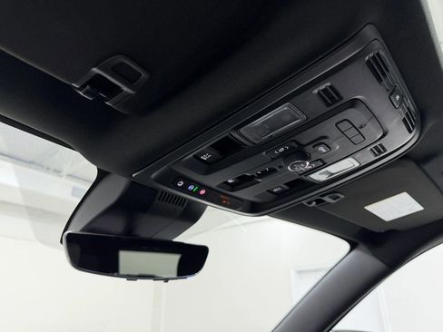 Used 2024 GMC Yukon XL Denali w/ Advanced Technology Package RWD image 31