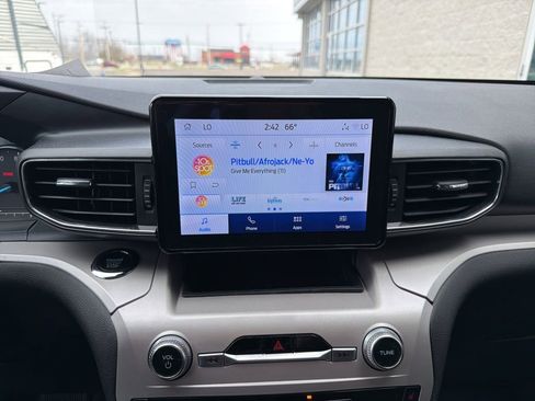 Used 2023 Ford Explorer XLT image 10