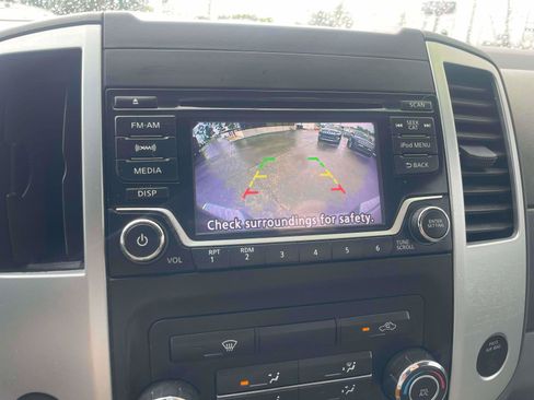 Used 2018 Nissan Frontier SV AWD/4WD image 19