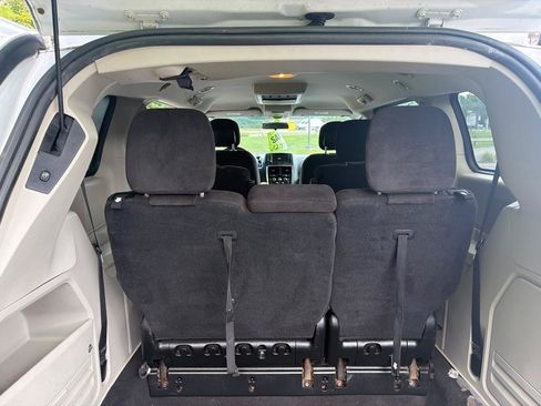 Used 2014 Dodge Grand Caravan SXT w/ Rear Park Assist Package FWD image 13