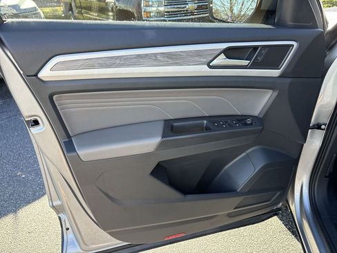 Used 2022 Volkswagen Atlas Cross Sport SE image 22