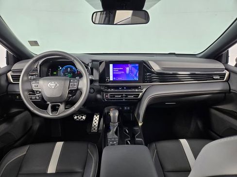 Used 2025 Toyota Camry SE image 25