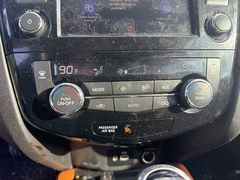 Used 2018 Nissan Rogue SL w/ Premium Package image 17