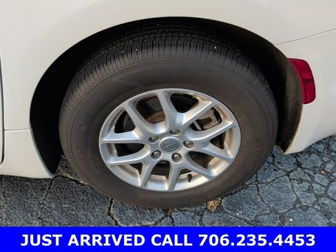 Used 2025 Chrysler Pacifica Select image 10