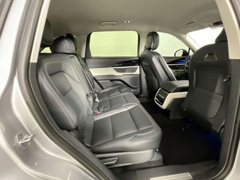 Used 2025 Lincoln Nautilus Premier AWD/4WD image 23