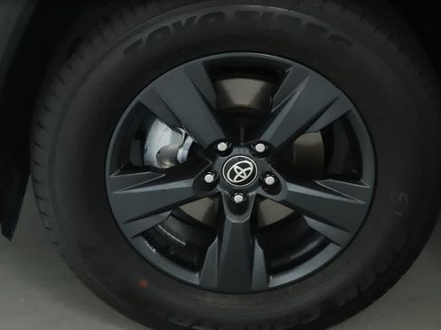 Used 2026 Toyota RAV4 LE AWD/4WD image 36