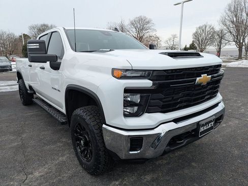 Used 2024 Chevrolet Silverado 3500 W/T image 2
