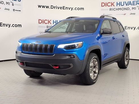 Used 2020 Jeep Cherokee Trailhawk w/ Cold Weather Group AWD/4WD image 1