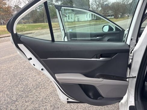 Used 2022 Toyota Camry LE image 20