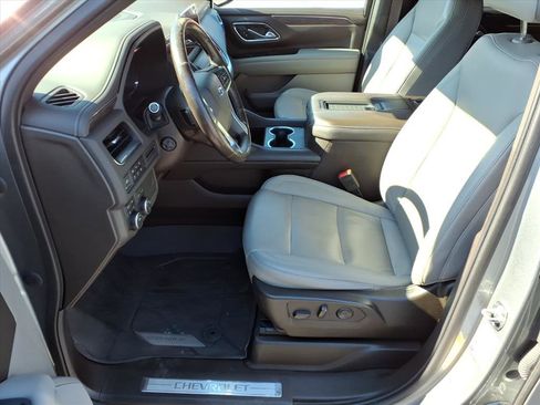 Used 2023 Chevrolet Suburban Z71 w/ Luxury Package image 5