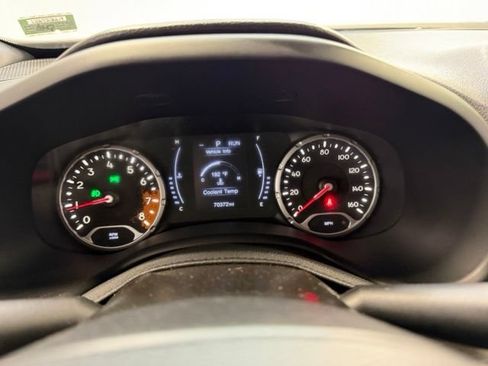 Used 2018 Jeep Renegade Latitude FWD image 9