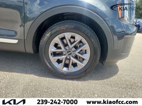 Certified 2024 Kia Telluride LX FWD image 7
