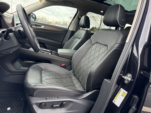 Certified 2025 Volkswagen Atlas SEL Premium R-Line image 10