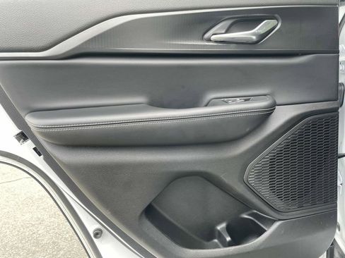 Certified 2025 Jeep Grand Cherokee Altitude image 24