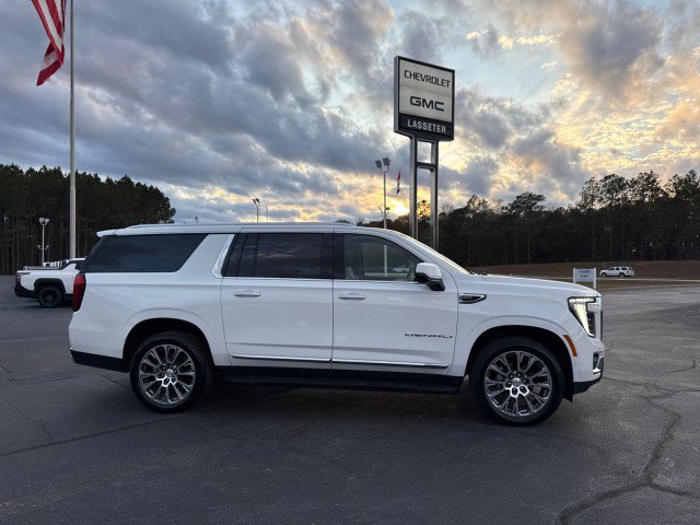 Used 2025 GMC Yukon XL Denali AWD/4WD image 2