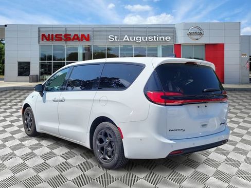 Used 2024 Chrysler Pacifica Limited FWD image 4
