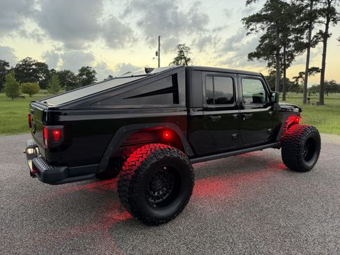 Used 2022 Jeep Gladiator Rubicon w/ Trailer Tow Package AWD/4WD image 10