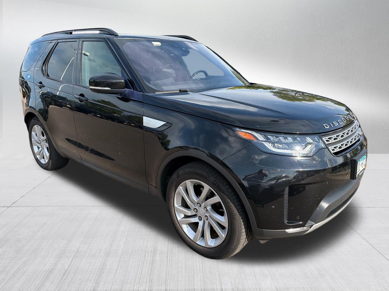 Used 2018 Land Rover Discovery HSE AWD/4WD image 3