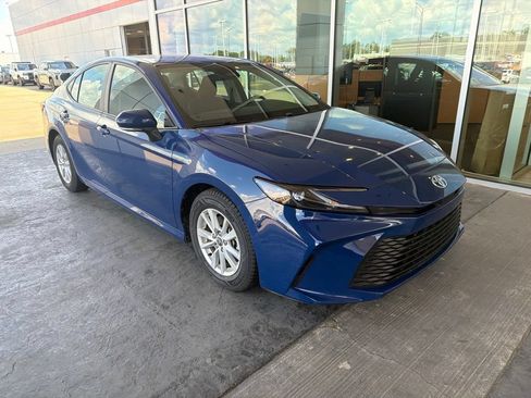 Used 2025 Toyota Camry LE FWD image 4
