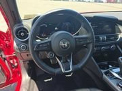 Used 2024 Alfa Romeo Giulia Ti AWD/4WD image 4