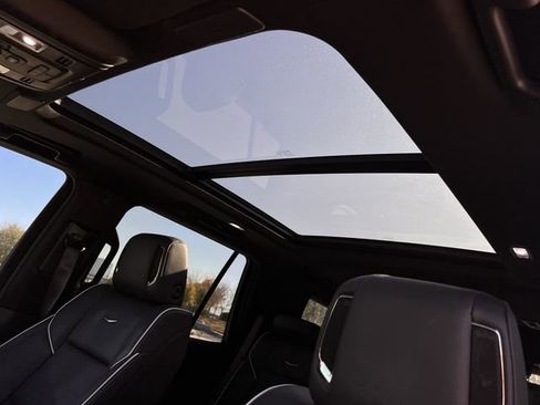 Certified 2024 Cadillac Escalade Premium Luxury w/ Performance Package image 24