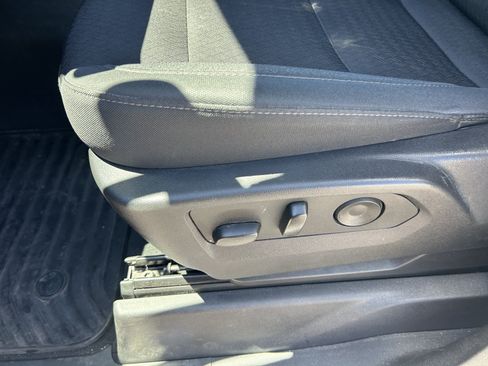 Used 2025 Chevrolet Silverado 1500 LT RWD image 11
