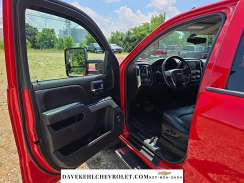 Used 2018 Chevrolet Silverado 1500 LT w/ All Star Edition AWD/4WD image 9
