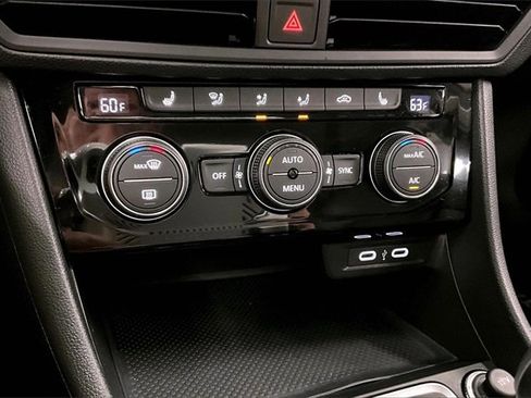 Used 2023 Volkswagen Jetta SE image 28