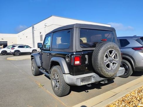 Used 2018 Jeep Wrangler Sport AWD/4WD image 4