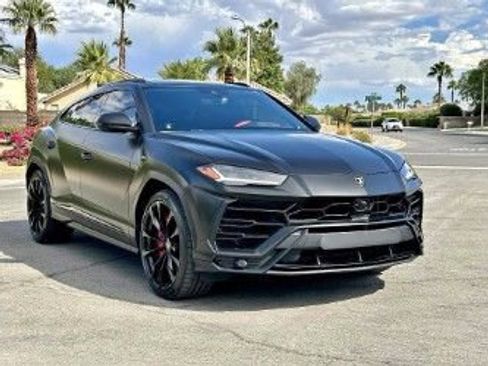 Used 2021 Lamborghini Urus image 2